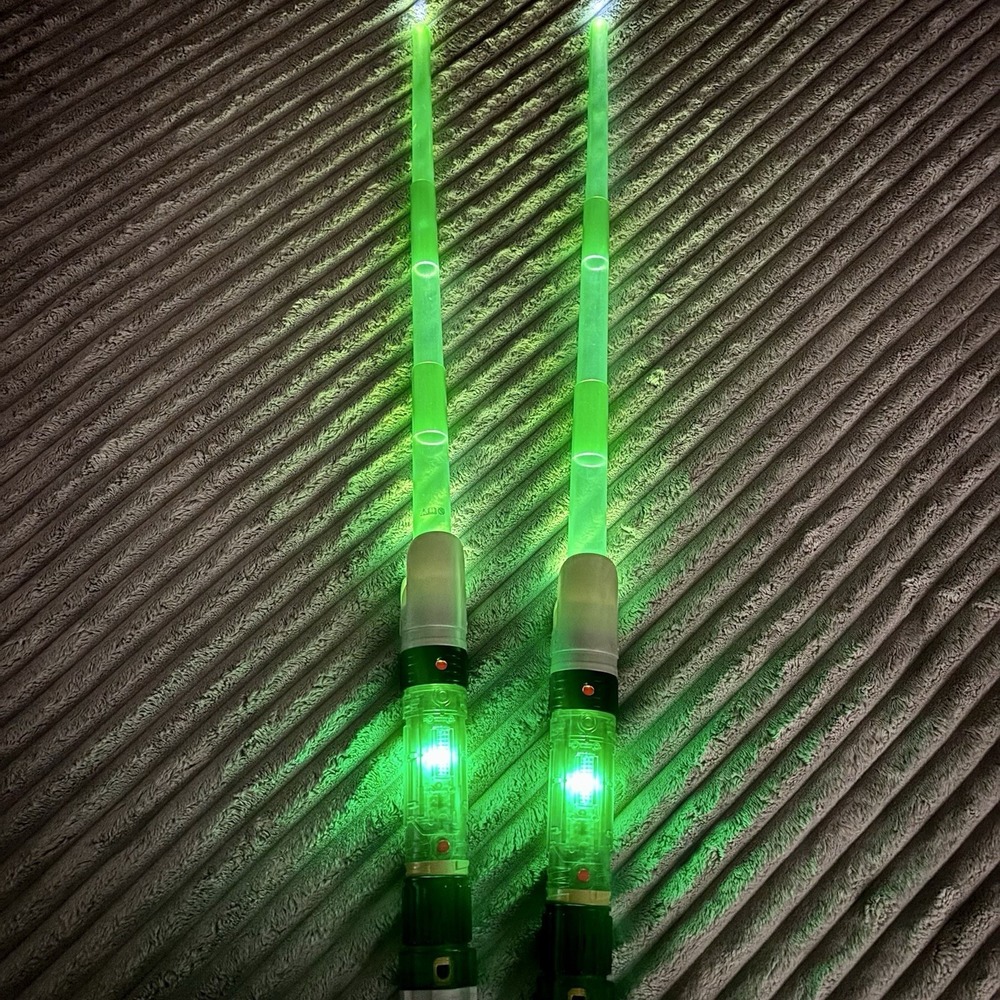 Hasbro Star Wars‎ Luke Skywalker Lightsaber Forge Green Detachable Light Up X2